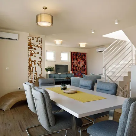 Anadea Mit Whirlpool By Interhome بيت للعطل تروغير
